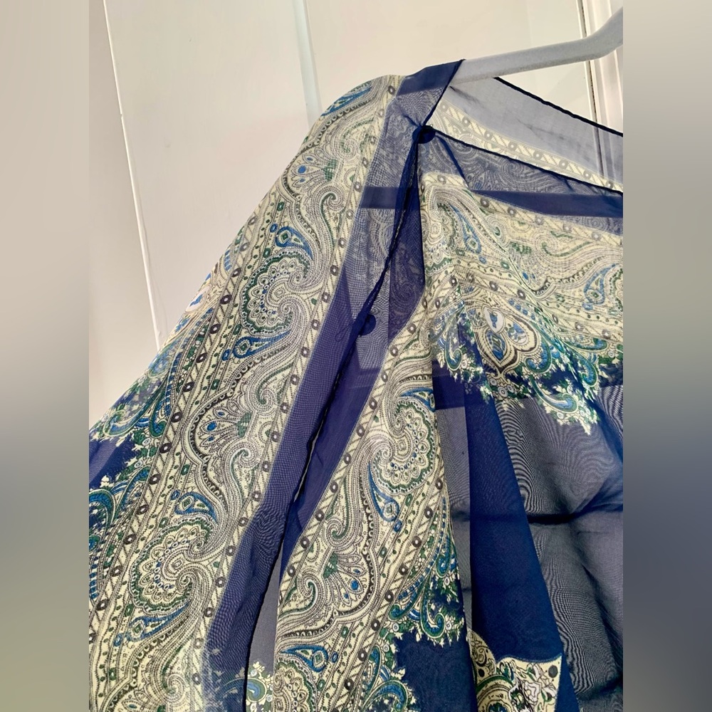 Delicate in nature yet bold in style. Blue shawl/scarf/poncho - Picture 9 of 9